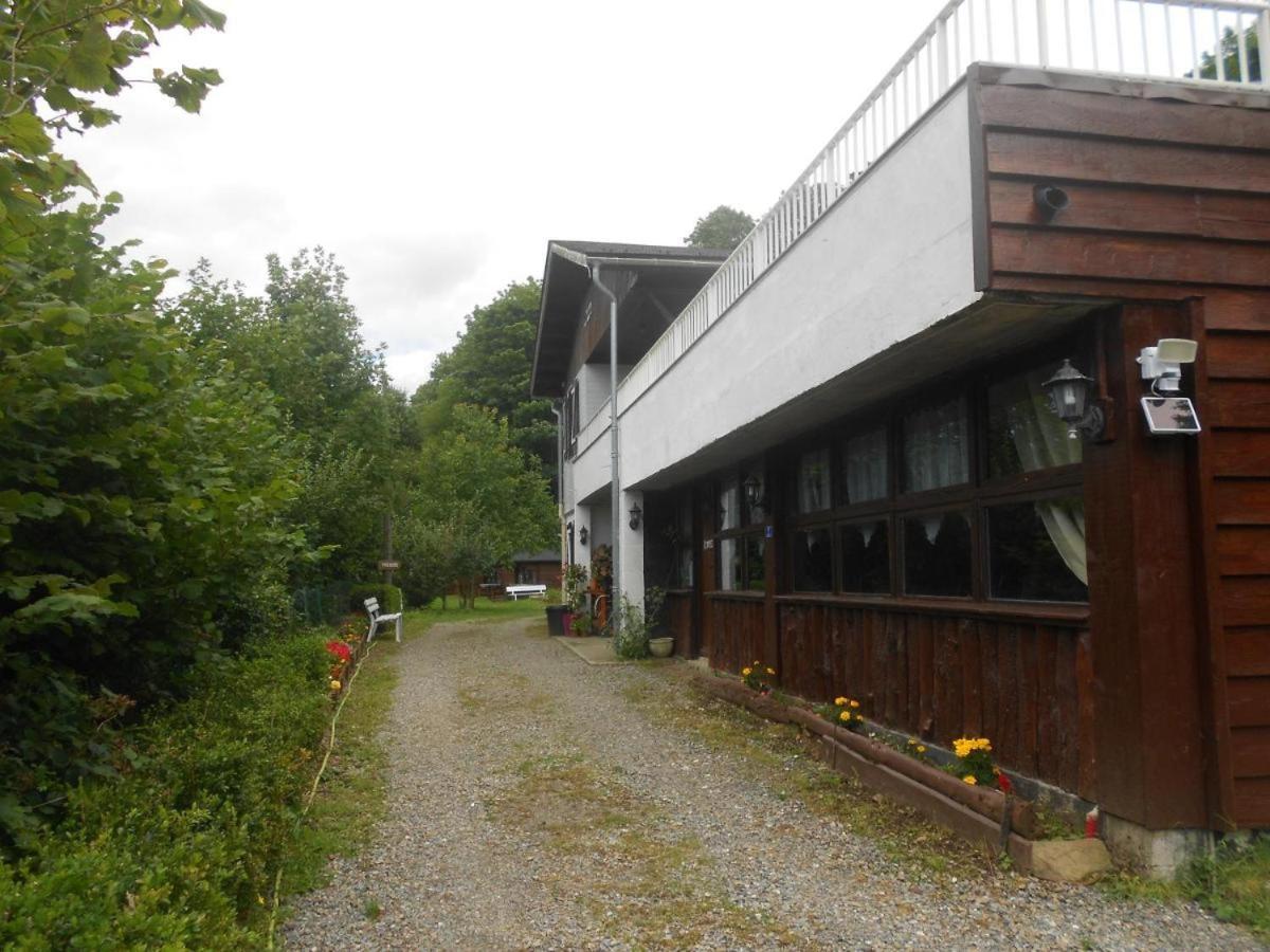 "Le Maloya" Chalets Independants -Chambre Balneo - Relais Motards Lacaune Εξωτερικό φωτογραφία