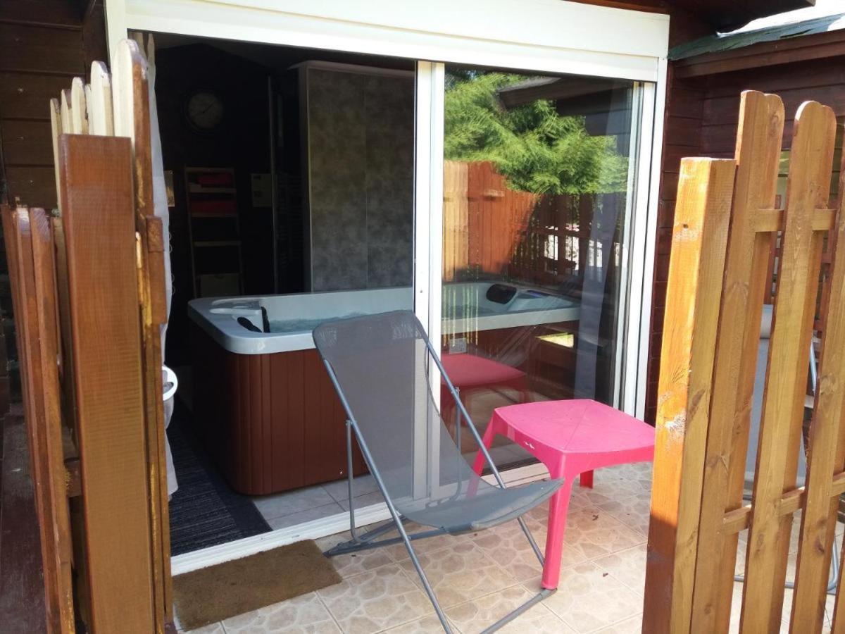 "Le Maloya" Chalets Independants -Chambre Balneo - Relais Motards Lacaune Εξωτερικό φωτογραφία