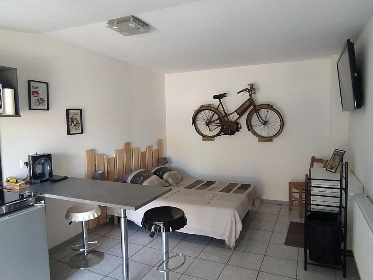 "Le Maloya" Chalets Independants -Chambre Balneo - Relais Motards Lacaune Εξωτερικό φωτογραφία
