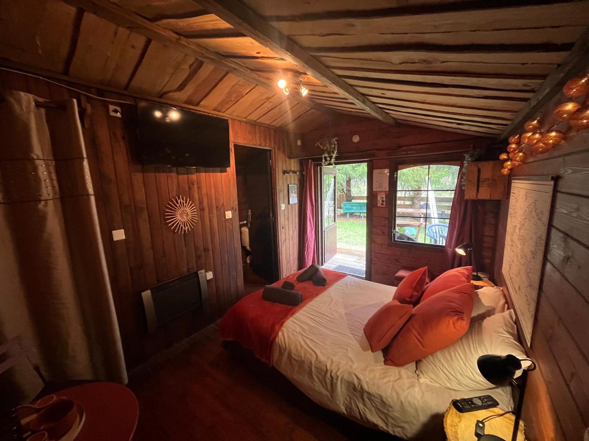 "Le Maloya" Chalets Independants -Chambre Balneo - Relais Motards Lacaune Εξωτερικό φωτογραφία