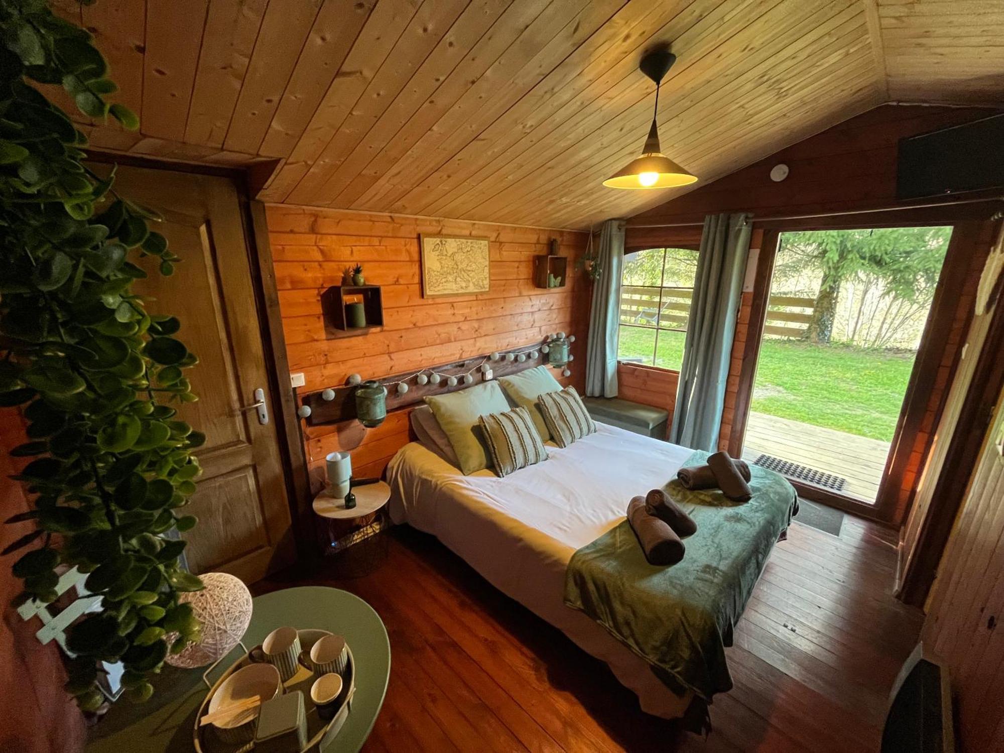 "Le Maloya" Chalets Independants -Chambre Balneo - Relais Motards Lacaune Εξωτερικό φωτογραφία