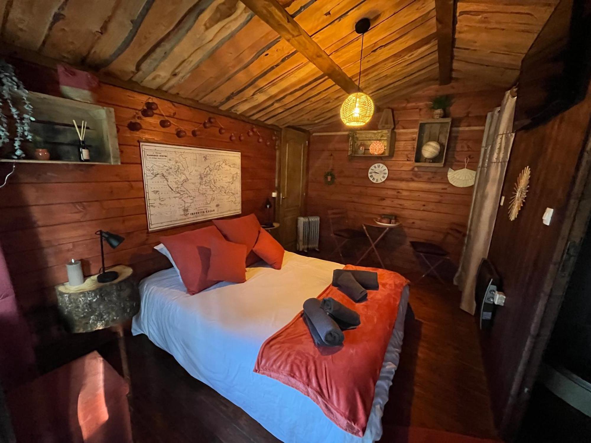 "Le Maloya" Chalets Independants -Chambre Balneo - Relais Motards Lacaune Εξωτερικό φωτογραφία