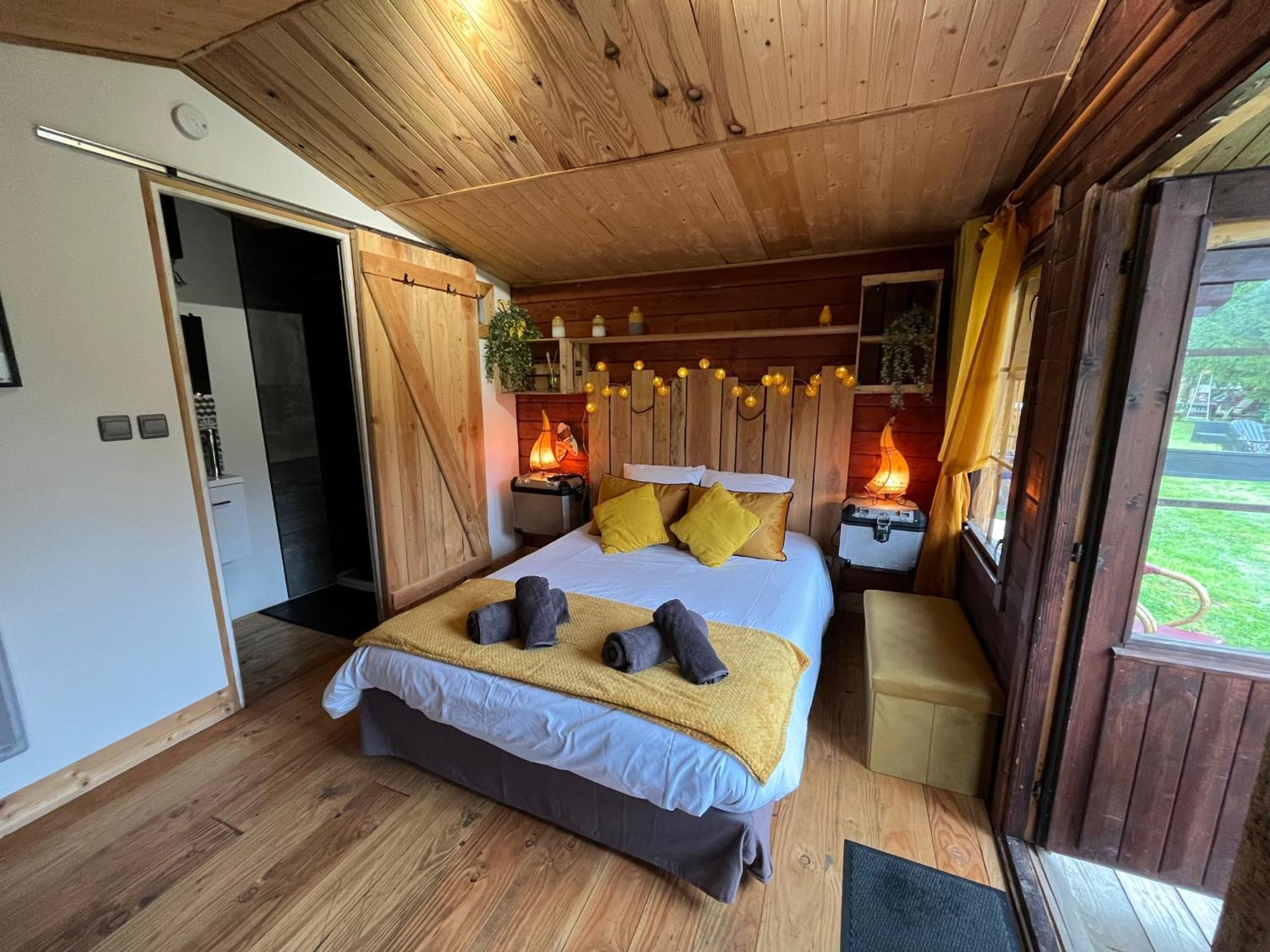 "Le Maloya" Chalets Independants -Chambre Balneo - Relais Motards Lacaune Εξωτερικό φωτογραφία