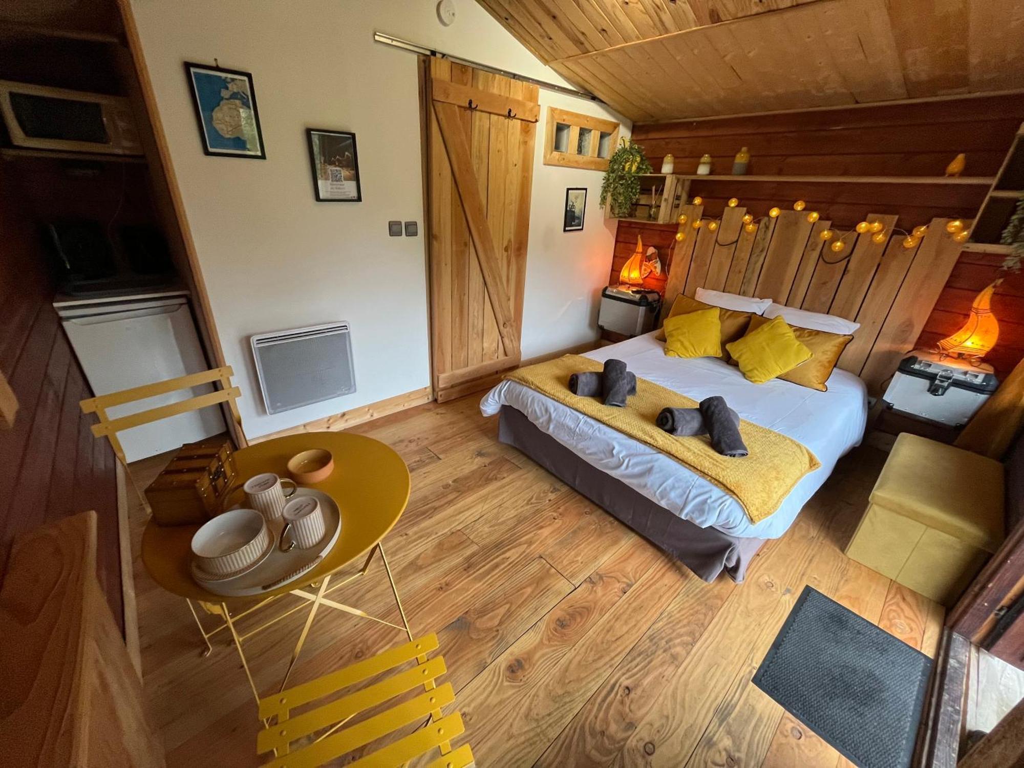 "Le Maloya" Chalets Independants -Chambre Balneo - Relais Motards Lacaune Εξωτερικό φωτογραφία