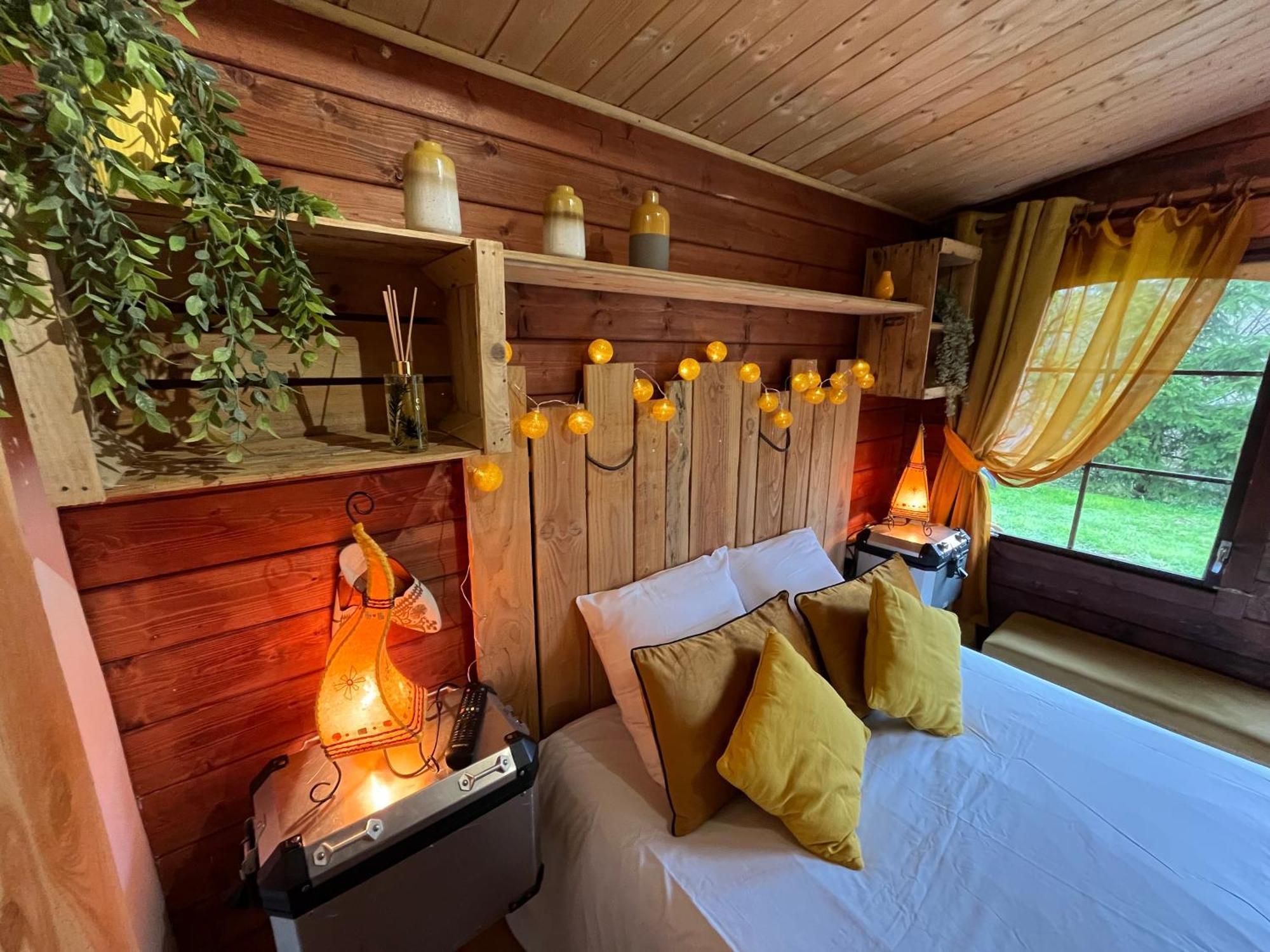 "Le Maloya" Chalets Independants -Chambre Balneo - Relais Motards Lacaune Εξωτερικό φωτογραφία