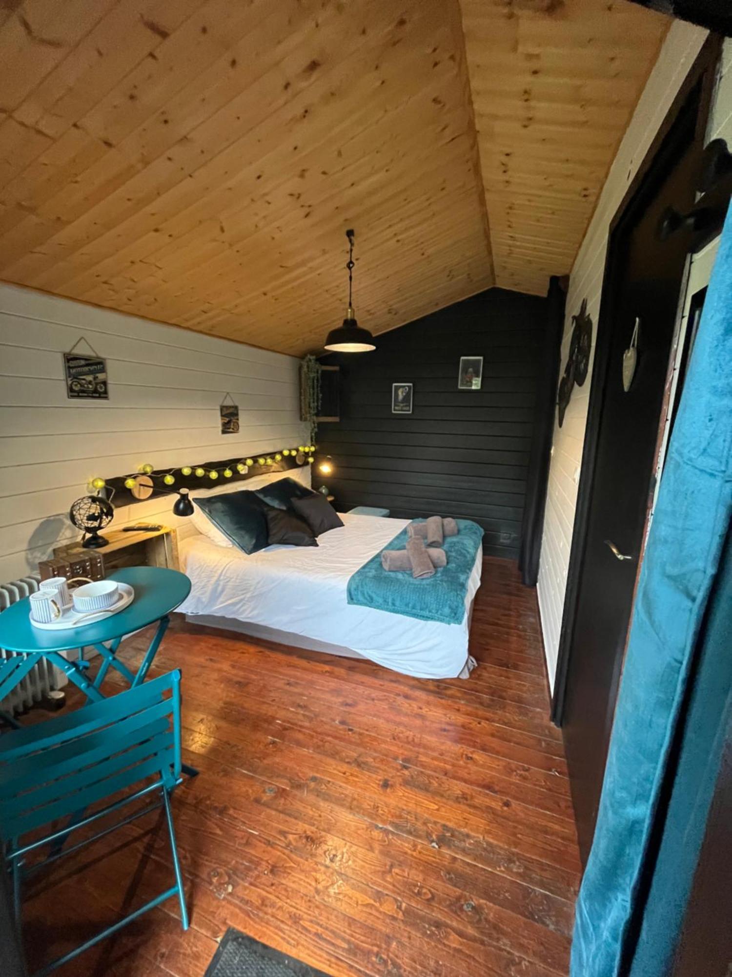 "Le Maloya" Chalets Independants -Chambre Balneo - Relais Motards Lacaune Εξωτερικό φωτογραφία