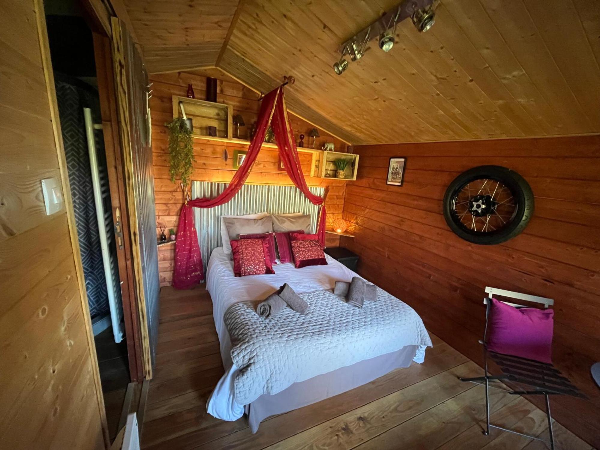 "Le Maloya" Chalets Independants -Chambre Balneo - Relais Motards Lacaune Εξωτερικό φωτογραφία