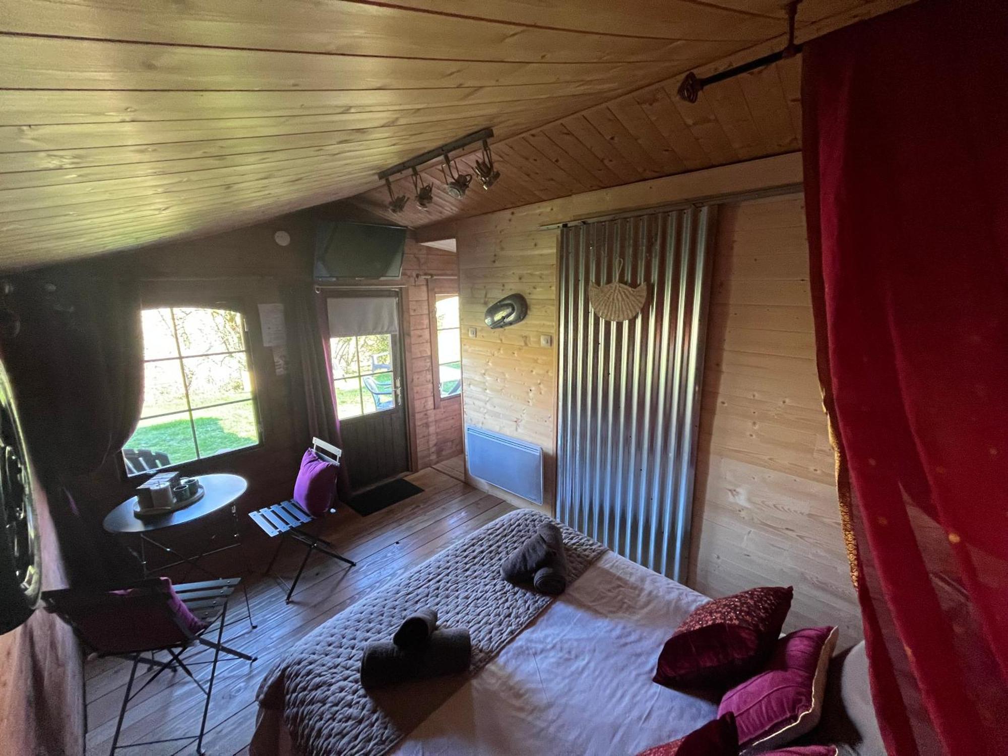 "Le Maloya" Chalets Independants -Chambre Balneo - Relais Motards Lacaune Εξωτερικό φωτογραφία